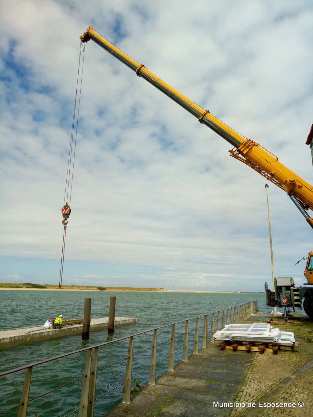 fotografia do passadiço em manutenção